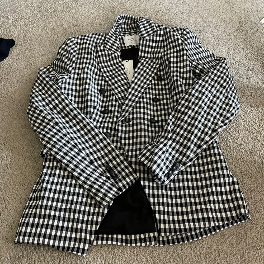 Blazer - Picture 1 of 2